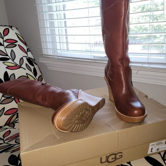 Ugg Boot - Picture 2 of 5